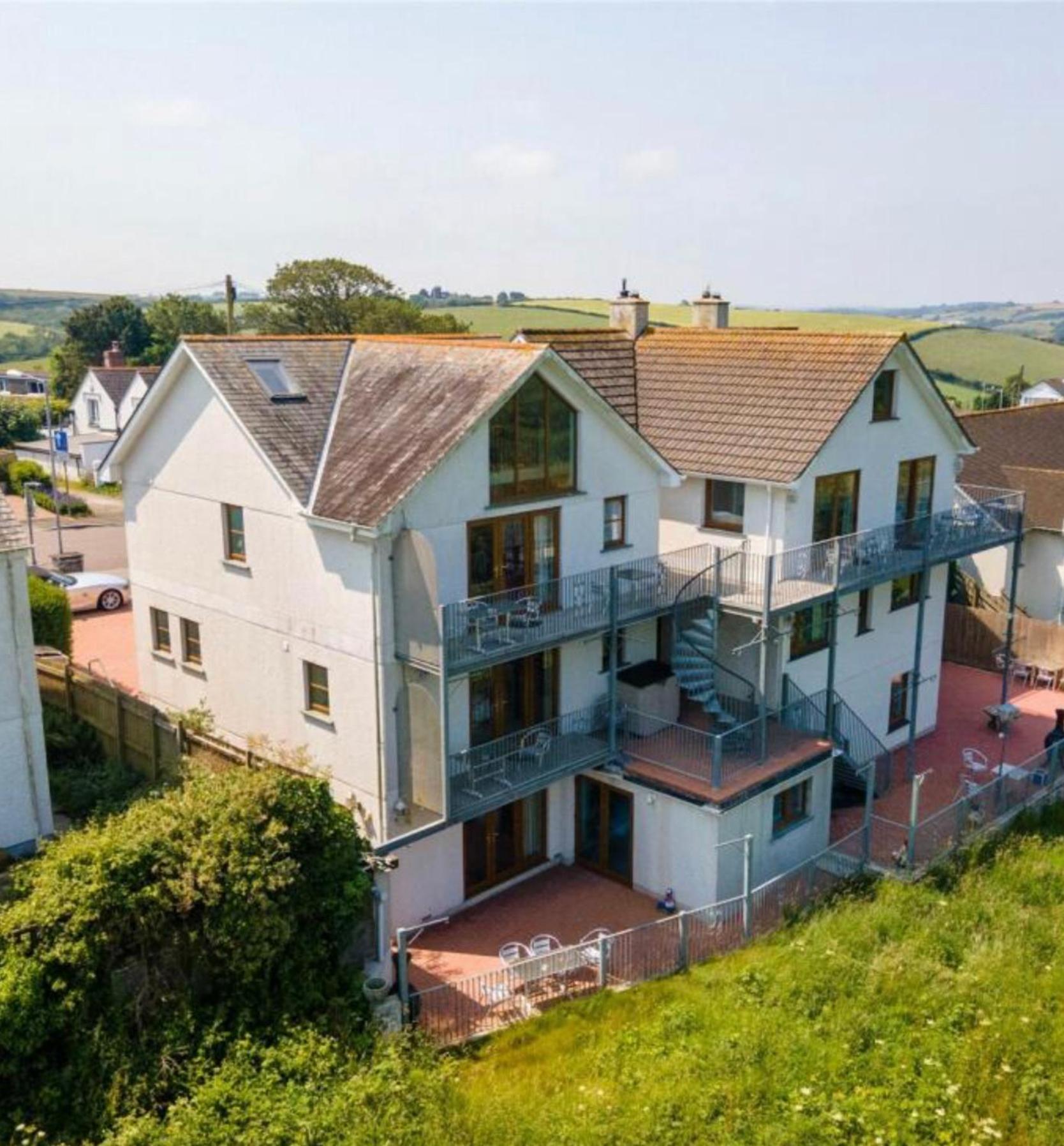 Готель Orchard Manor Probus Екстер'єр фото